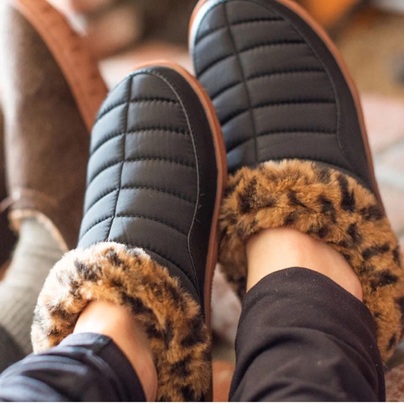 Flojos Shoes - *NEW* FLOJOS LEXIE OUTDOOR SLIPPER BLACK PUFF LEOPARD FUR 11